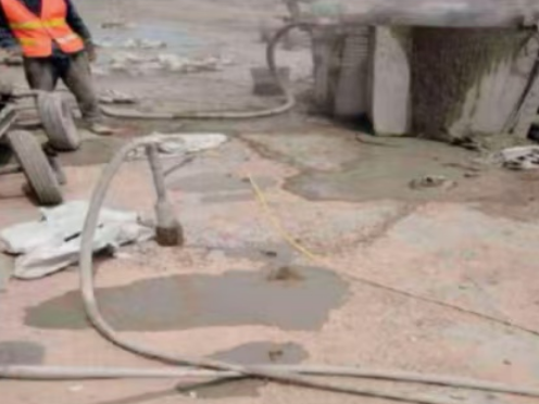 南陵水泥混凝土路面板底注浆技术 路面脱空注浆整治方案